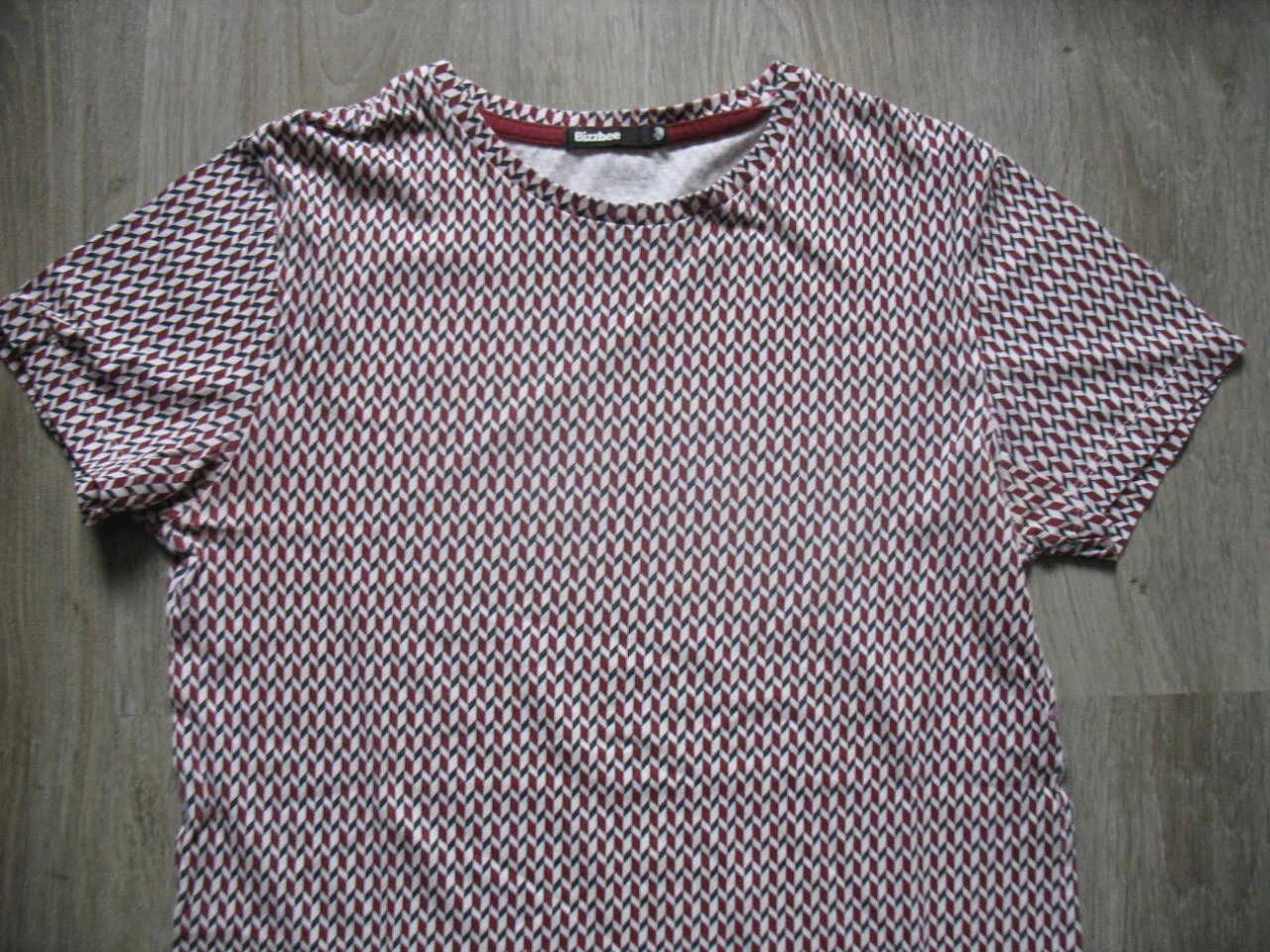 CAMISETA MC BLANCA CON MOTIVOS BURDEOS - BIZZBEE - TALLA XS - nº10 – photo 2